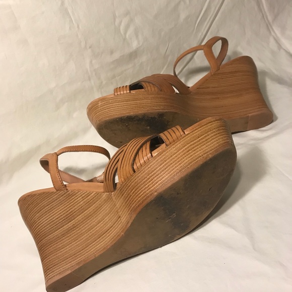 🌟 UGG women’s wedge sandals - Picture 4 of 4